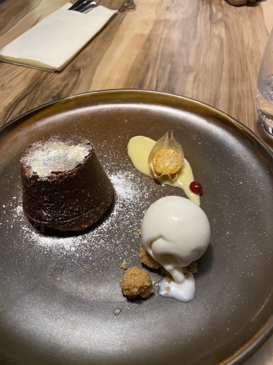 Gastro Acanthus Cennet Barut Collection