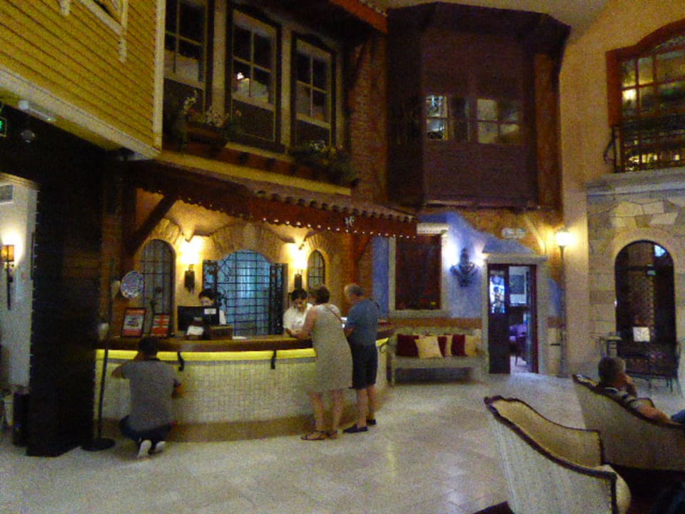 Lobby Hotel Thalia Unique