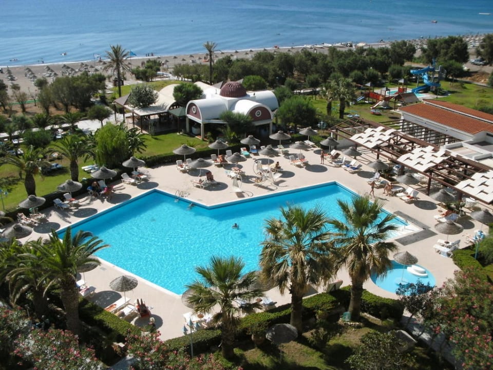 Ausblick vom Zimmer auf den Pool Pegasos Deluxe Beach Hotel