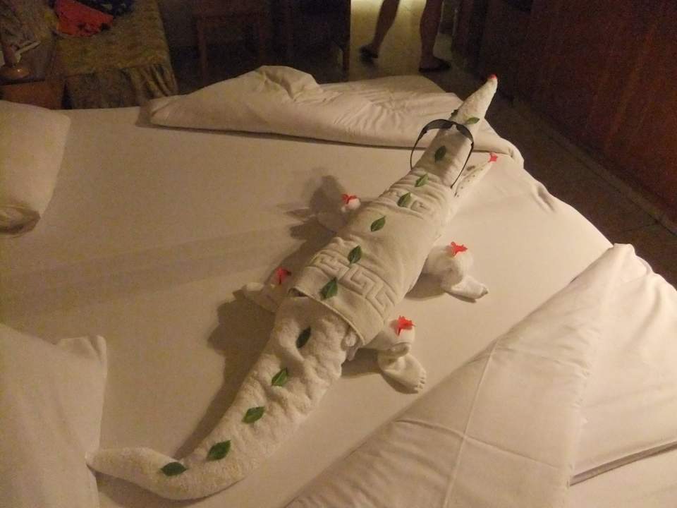 Schöne Figuren mit den Handtüchern vom Bad. Ghazala Beach