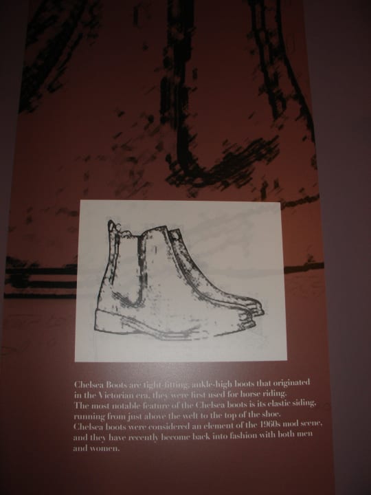 Panel with description of shoes Hotel 't Huys van Steyns