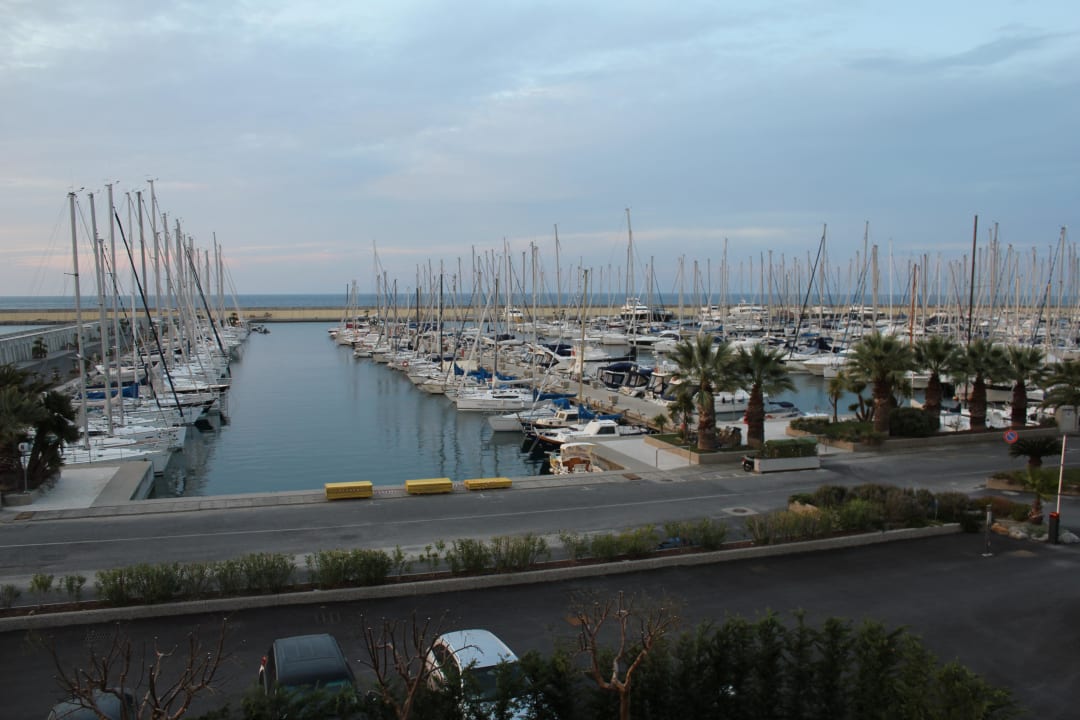 Blick Richtung Yachthafen Aregai Marina Hotel & Residence