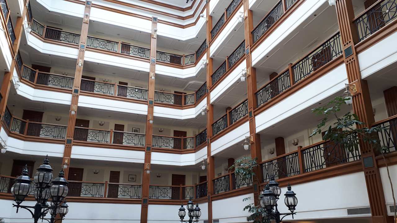 Sonstiges Cecil Oberoi