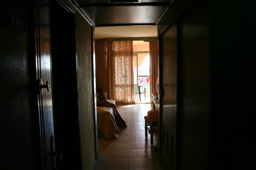 T-Blockzimmer von der Eingangstür gesehen Giftun Azur Resort