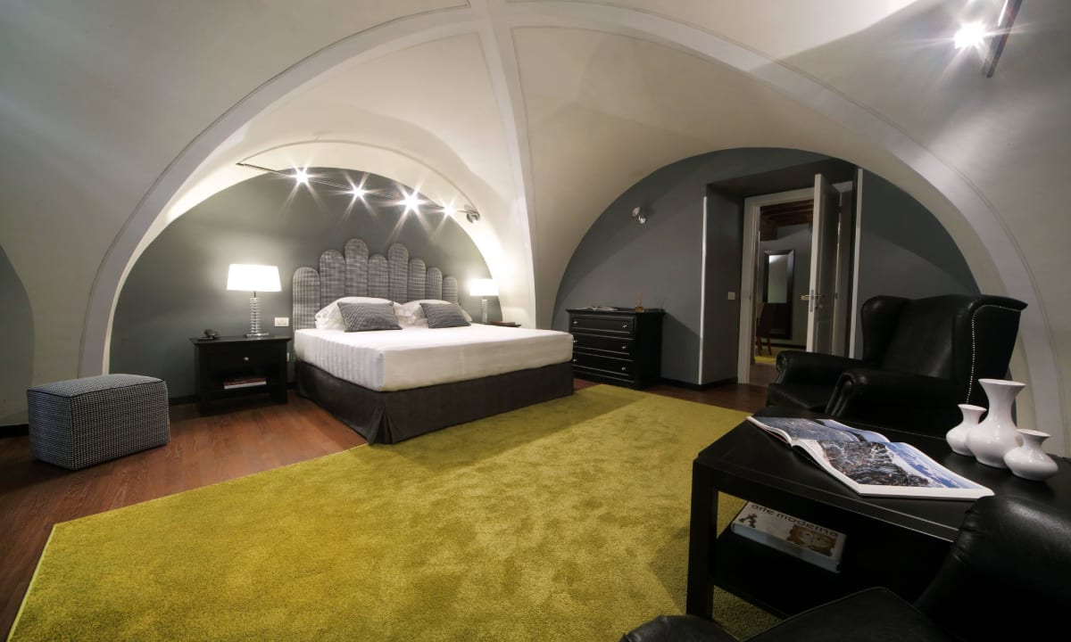 Deluxe Room The Telegraph Suites