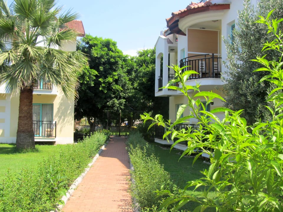 Schöne Gartenanlage Hotel Rebin Beach