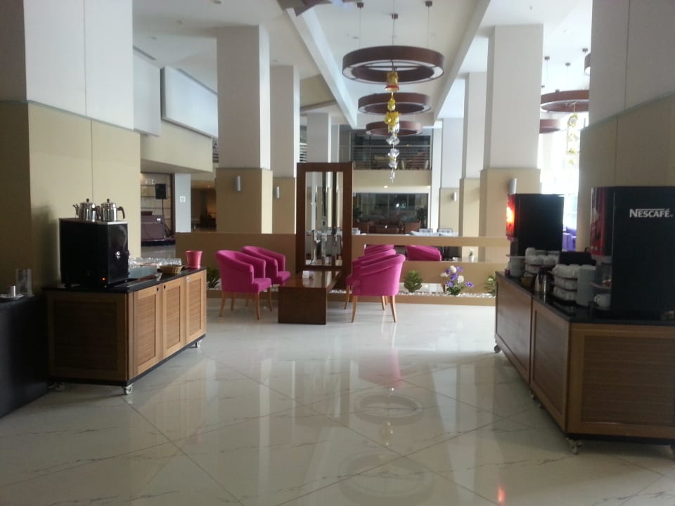 Oasisbar Limak Lara Deluxe Hotel & Resort