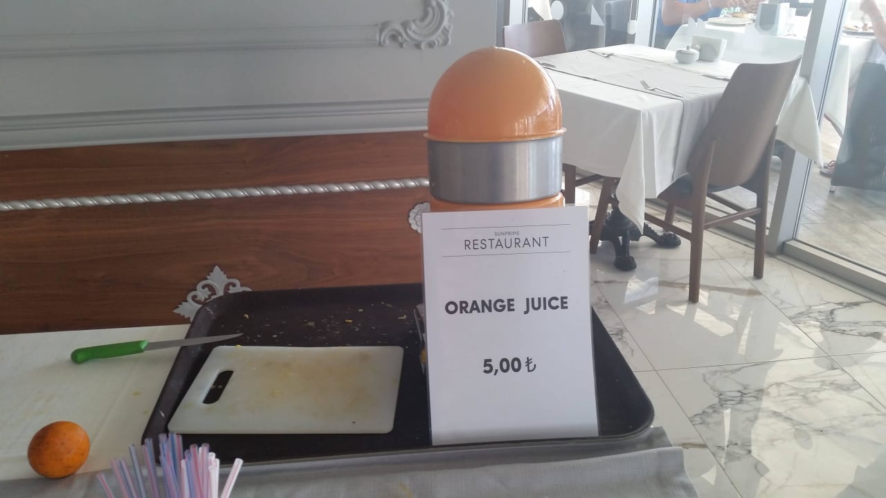 Orangensaft der nicht zum Ai paket zählt Sunprime C-Lounge