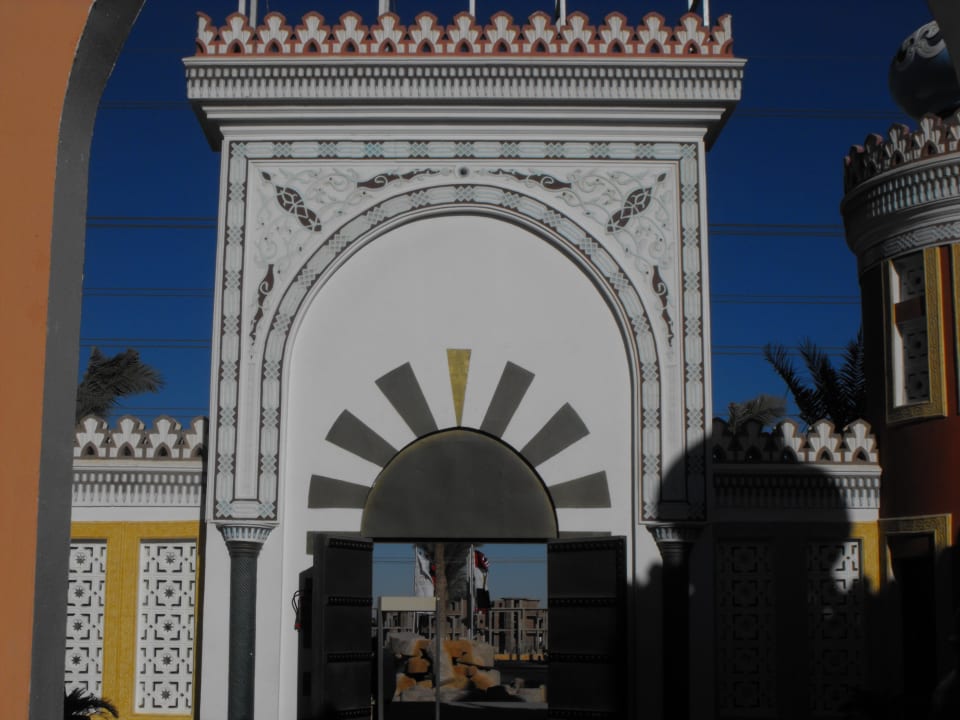 Ausgang vom Hotel Pickalbatros Alf Leila Wa Leila Resort - Neverland Hurghada