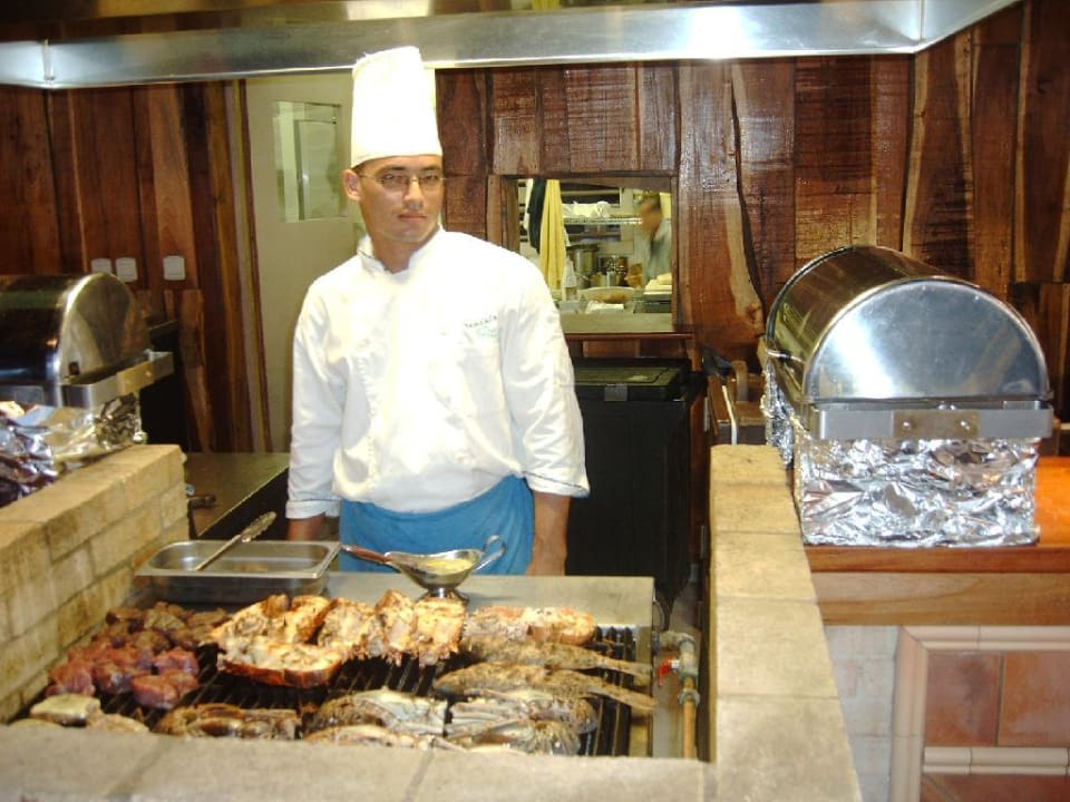 Koch bietet Langusten an Royalton Hicacos Resort & Spa - Adults only