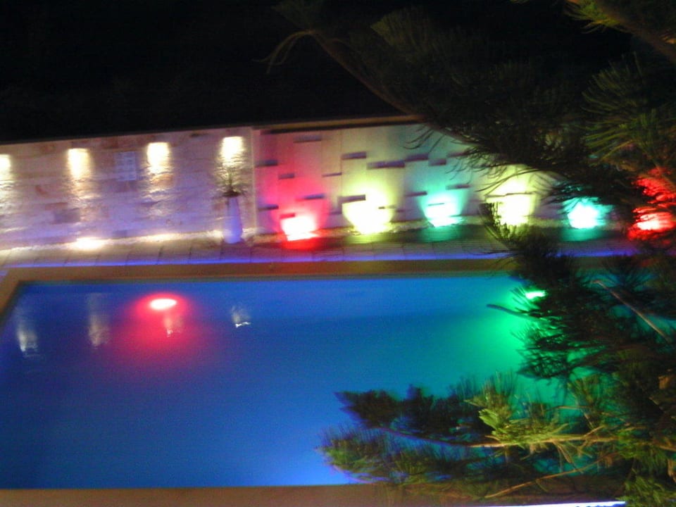 Pool am Abend Glaros Beach Hotel