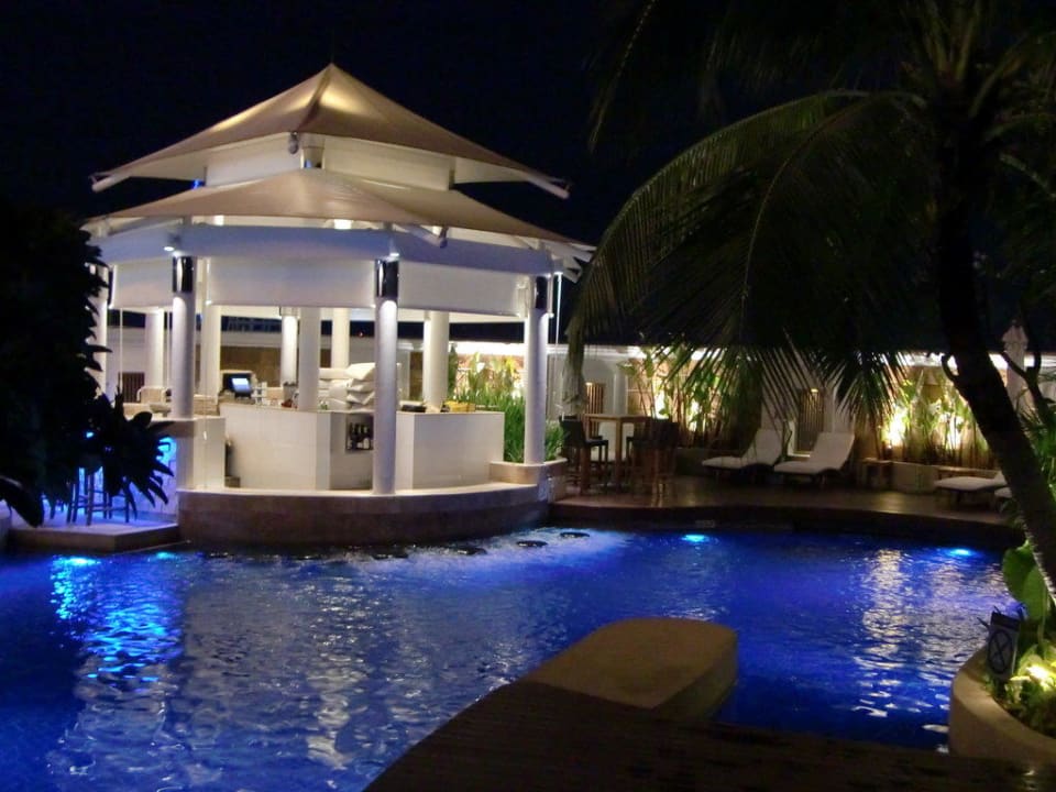 Oasis Pool by Night InterContinental Bangkok