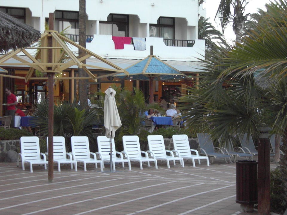 Blick auf Terrasse Corallium Beach by Lopesan Hotels - Adults only