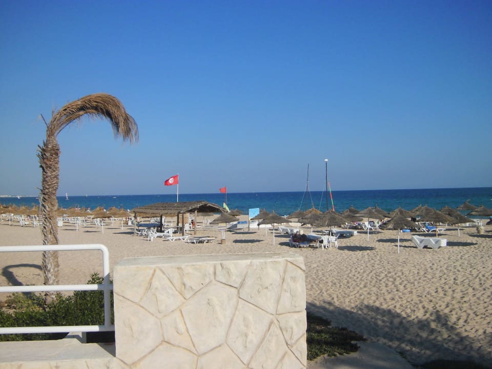 Blick vom Pool zum Strand Omar Khayam Resort & Aquapark