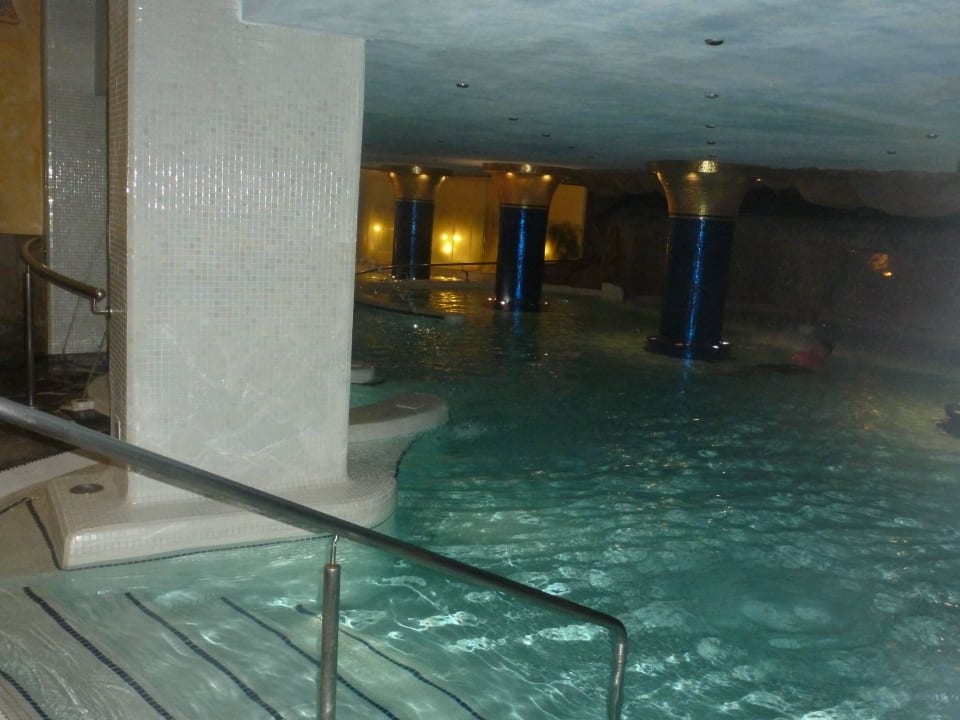 Schwimmbecken Bull Eugenia Victoria & Spa