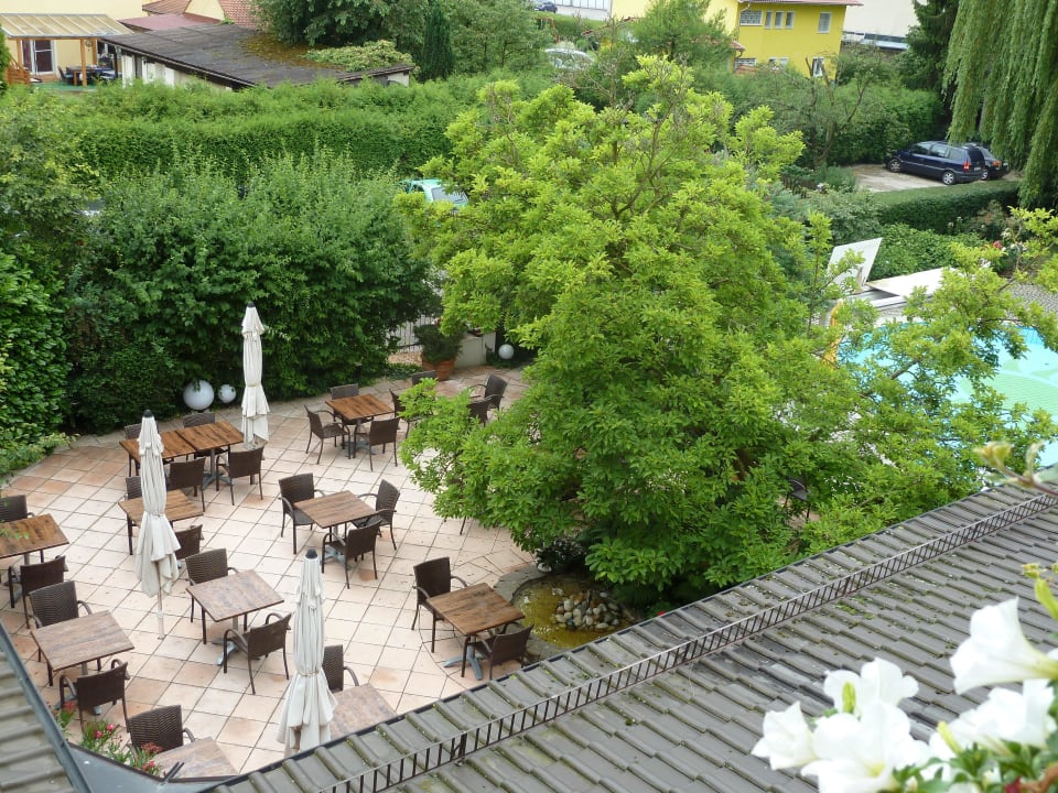 Blick vom Balkon in den garten Hotel Antoniushof