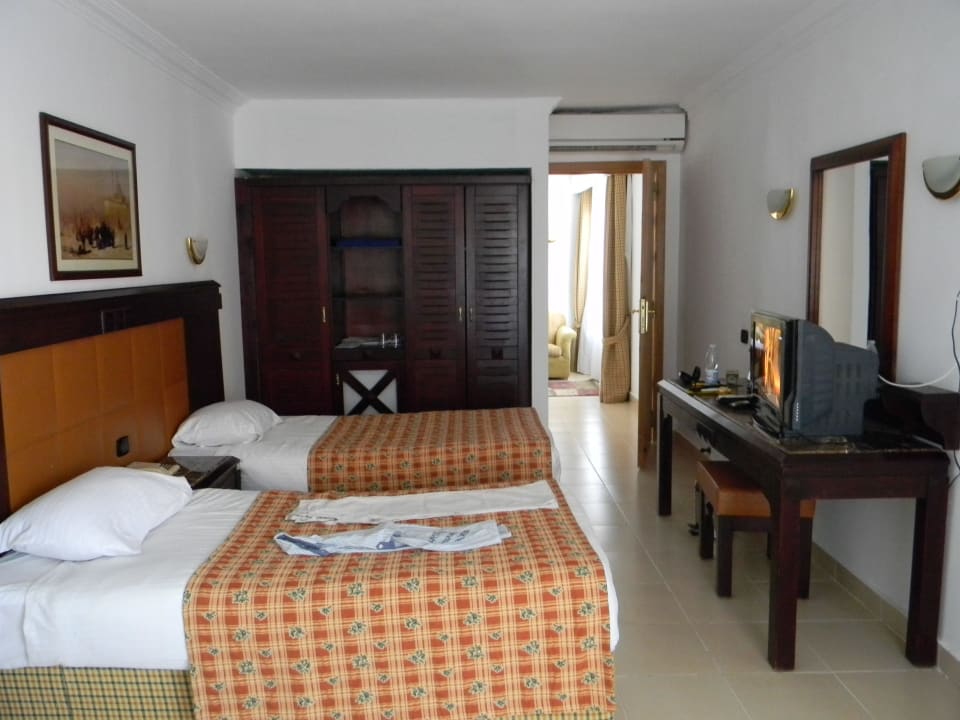 Одна из комнат номера Beach Albatros Resort