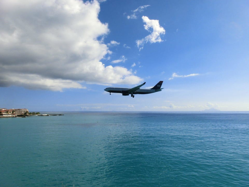 Ankommender Flieger Hotel Sonesta Maho Beach Resort, Casino & Spa