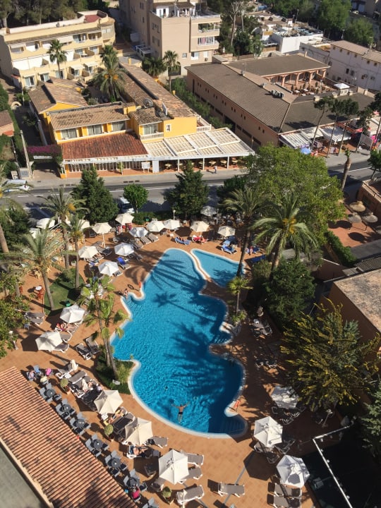 Pool Valentin Reina Paguera