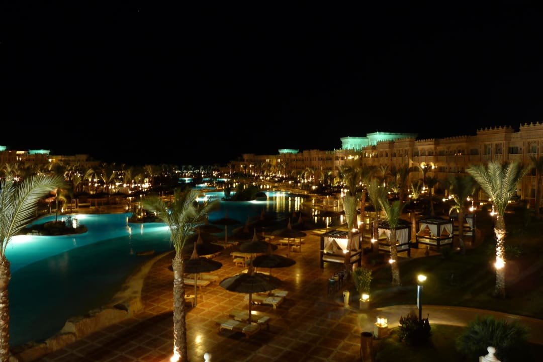 Hotelanlage bei Nacht Pickalbatros Palace Resort