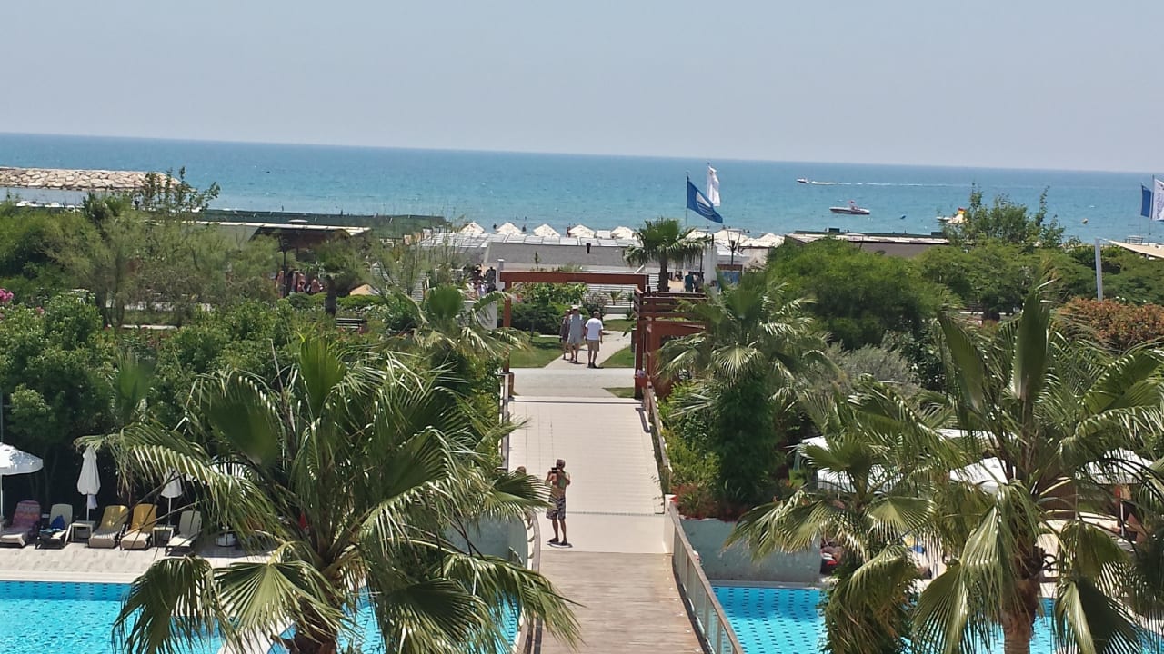 Weg zum Strand Commodore Elite Suites & Spa - Adults only