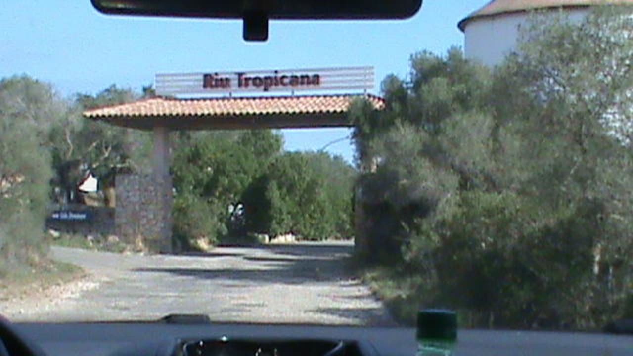 Die Einfahrt Iberostar Waves Cala Domingos