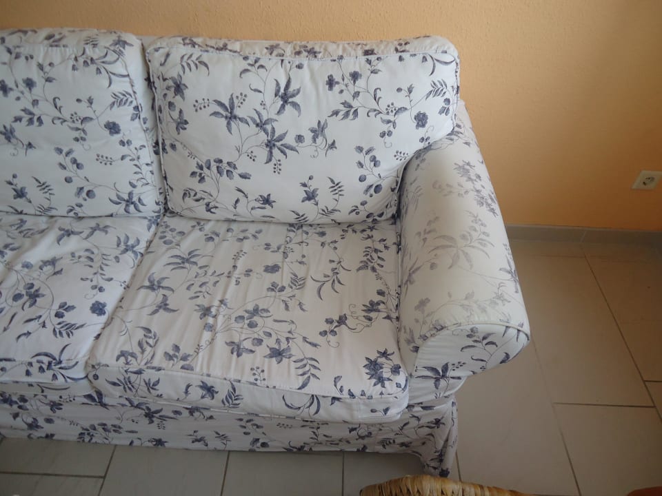 Abgenutzte Armlene von "Sofa" Villa Fernsicht