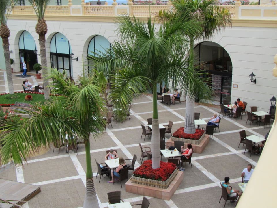 Ein Platz zum Ausruhen und für ein kühles Getränk Bahia Principe Sunlight Costa Adeje