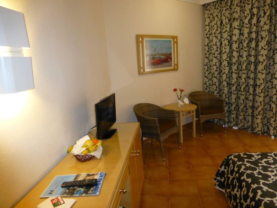 Kühlschrank und Fernseher Hotel Puerto Palace