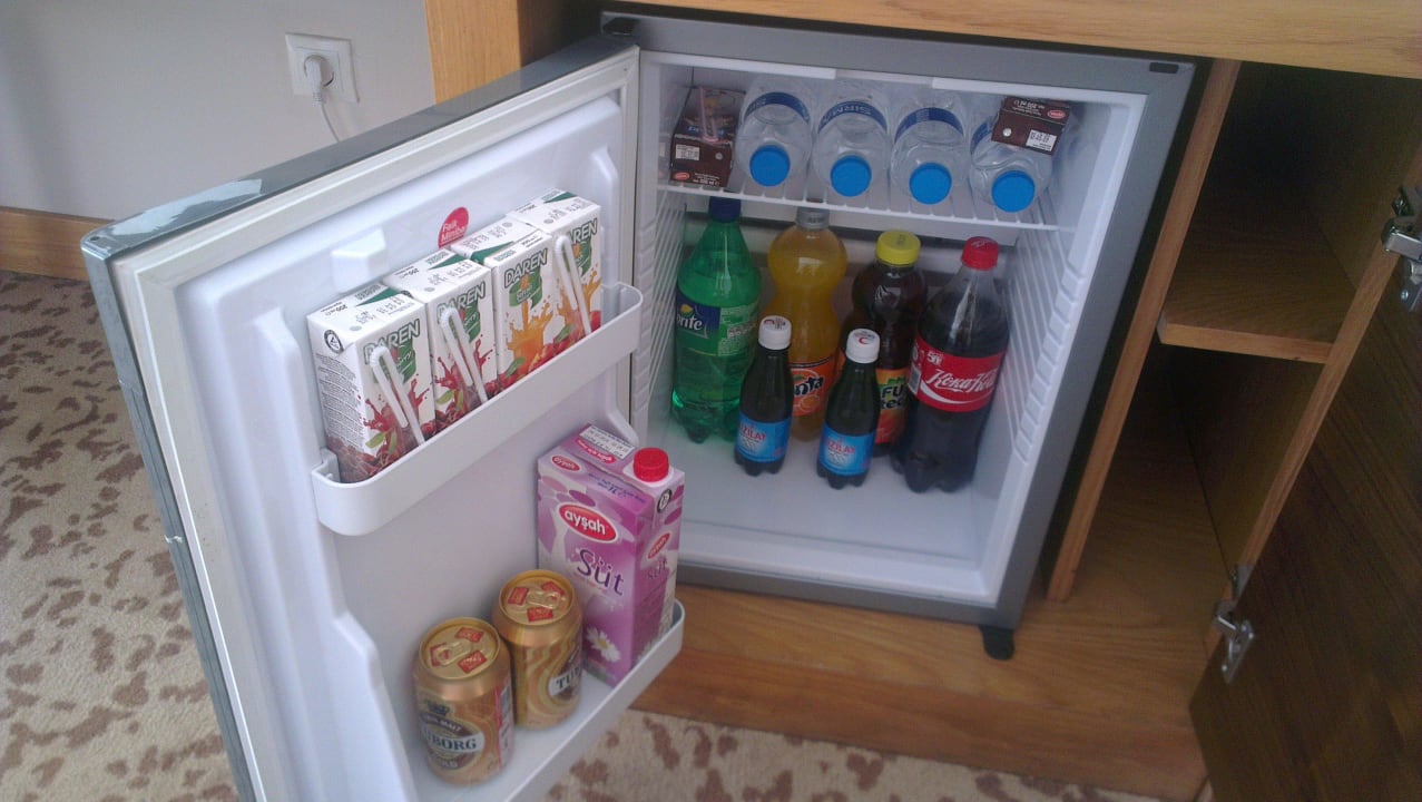 Minibar ganz gross Saturn Palace Resort Hotel