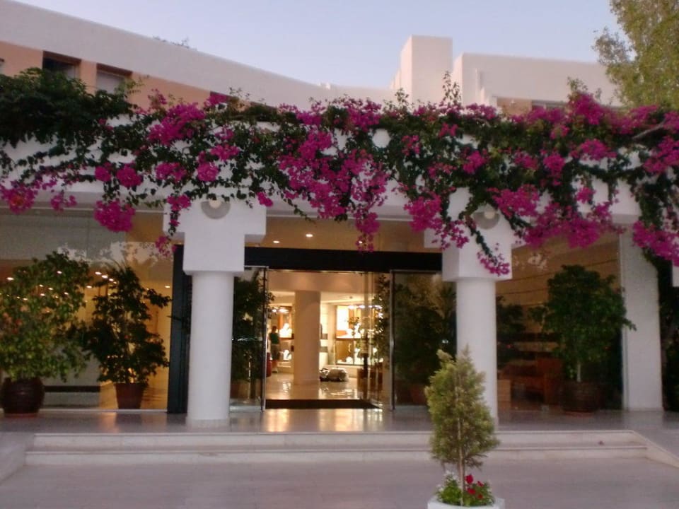 Eingang  Anissa Beach & Village