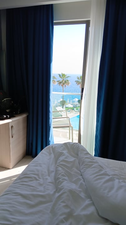 Zimmer Falcon Hotel