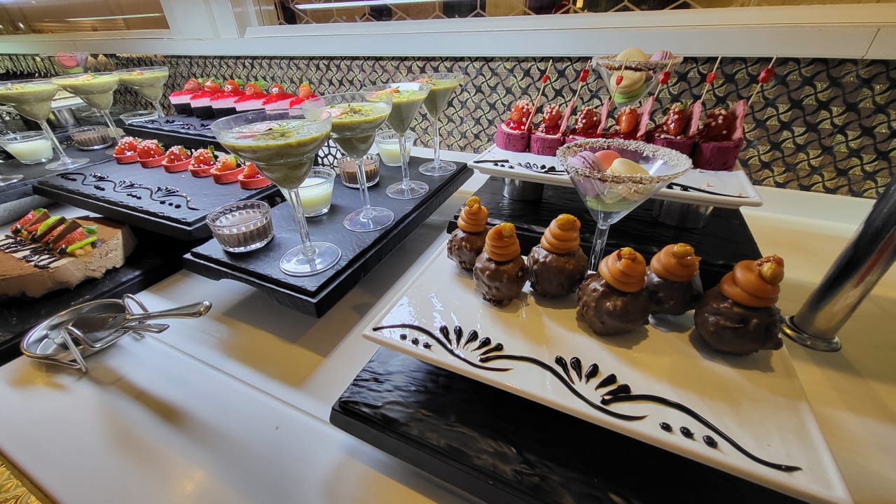Gastro Royal Taj Mahal Hotel