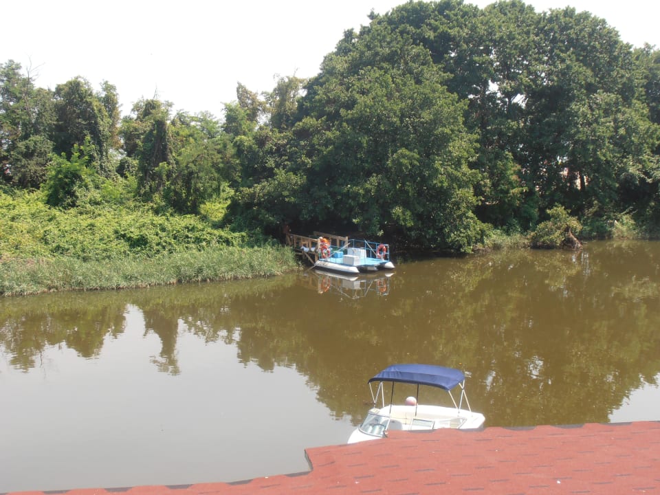 Balkon z widokiem na przeprawę rzeką Hotel Perla Sun Park