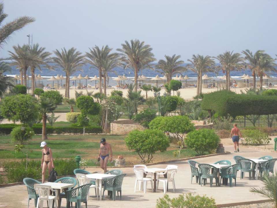 Strand von der Showbühne aus Pensée Royal Garden Beach Resort