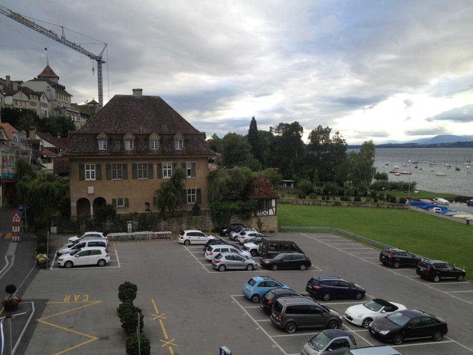 Zum Parkplatz und See Hotel Schiff am See