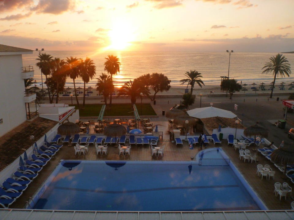 Sonnenaufgang von der Terrasse aus R2 Veronica Beach Hotel