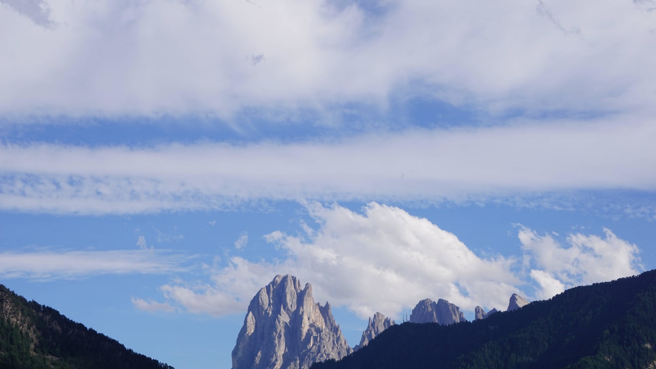 Blick auf den Langkofel aus unserem Fenster  Hotel Pension Gasser