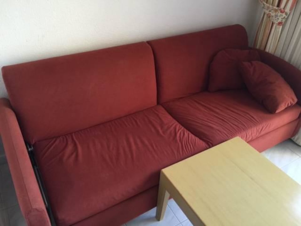 Verschlissenes Sofa SBH Hotel Taro Beach