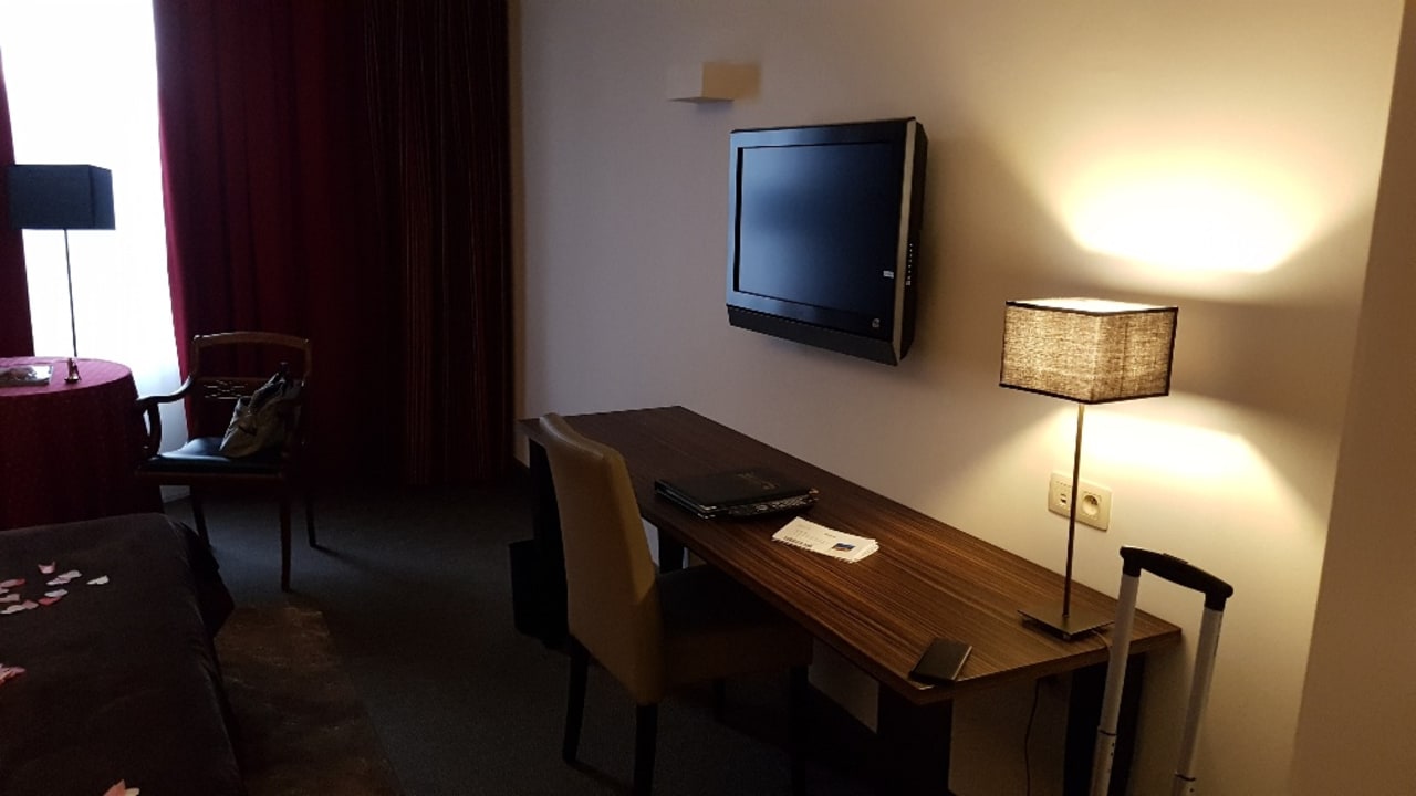 Zimmer Leonardo Hotel Antwerp The Plaza