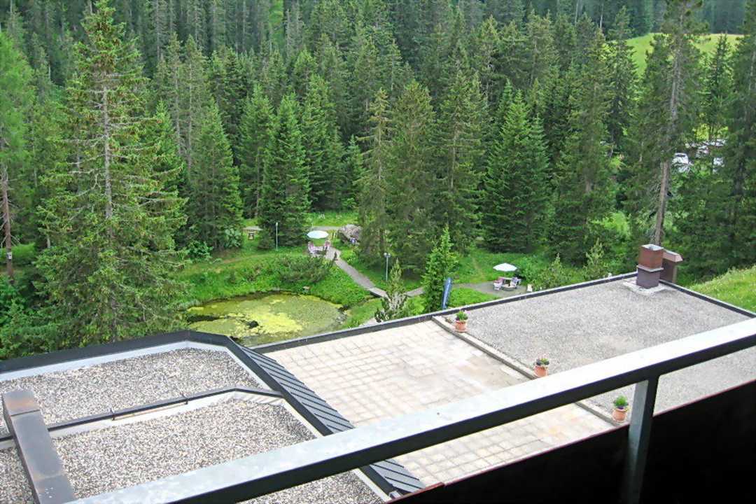Südzimmer, Blick nach unten AROSA ALPINE CLUB - Adults only