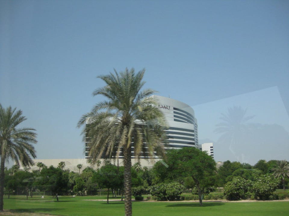 Gebäude in der City--auch mal mit Grünflächen Grand Hyatt Dubai