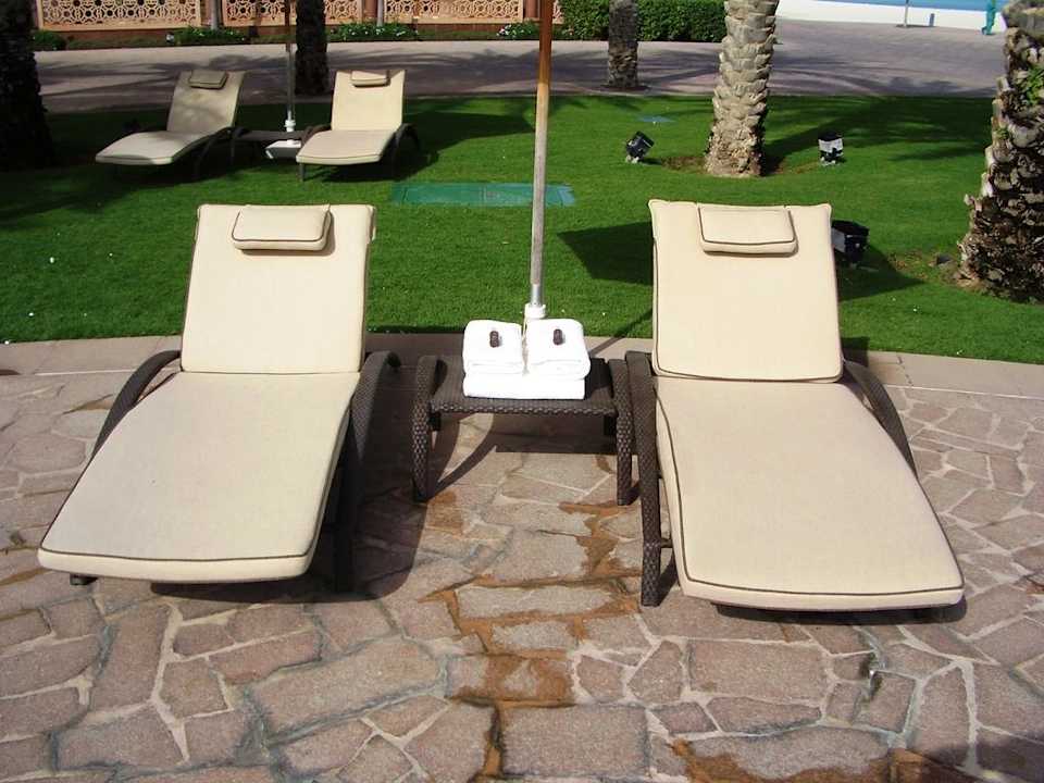 Liegen am Pool Emirates Palace Mandarin Oriental
