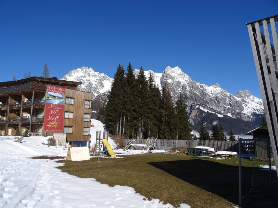 Blick auf Hotel Holzhotel Forsthofalm