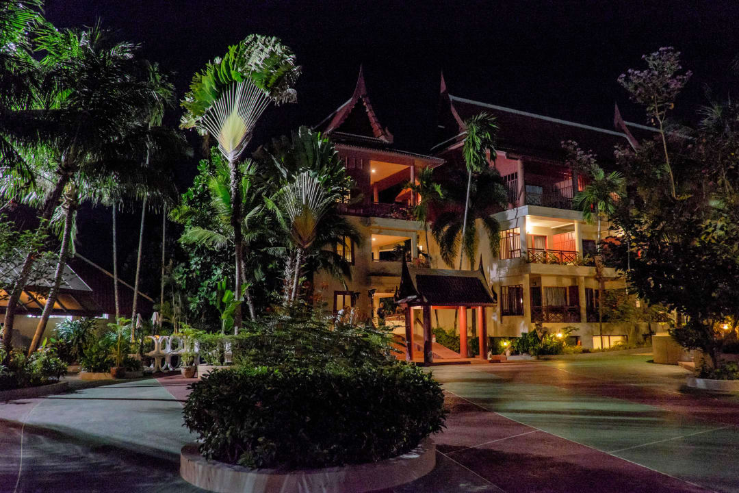 Blick auf Haupthaus vom Gerten aus Chada Thai Village Resort