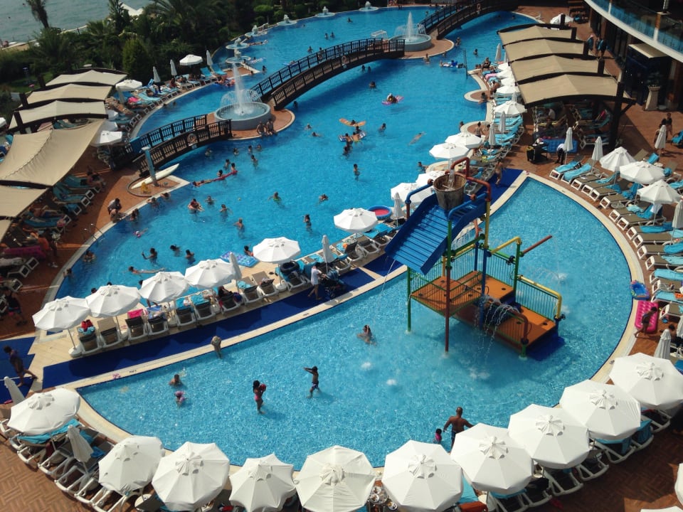 Poolausicht von der Lobbyterrasse Granada Luxury Okurcalar