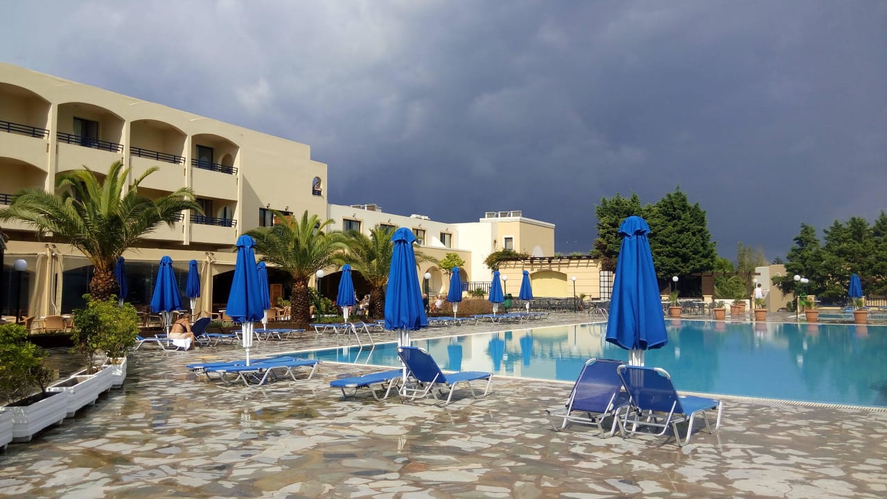 Ruhepool am Haupthaus Grecotel Casa Paradiso