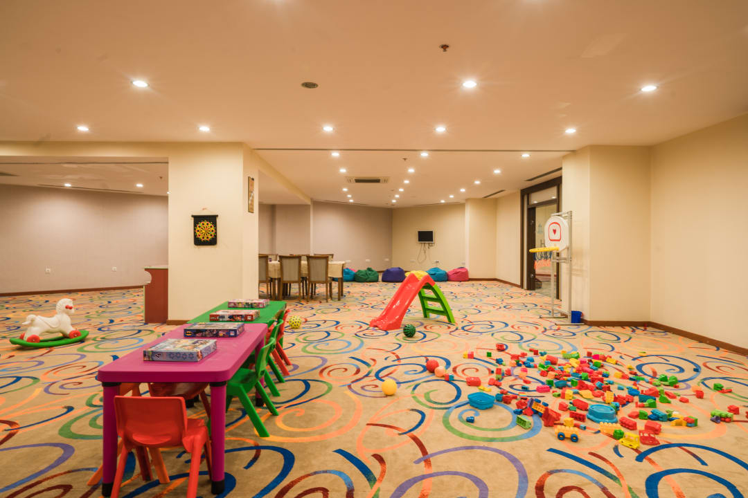 Sport & Freizeit Throne Beach Resort & Spa