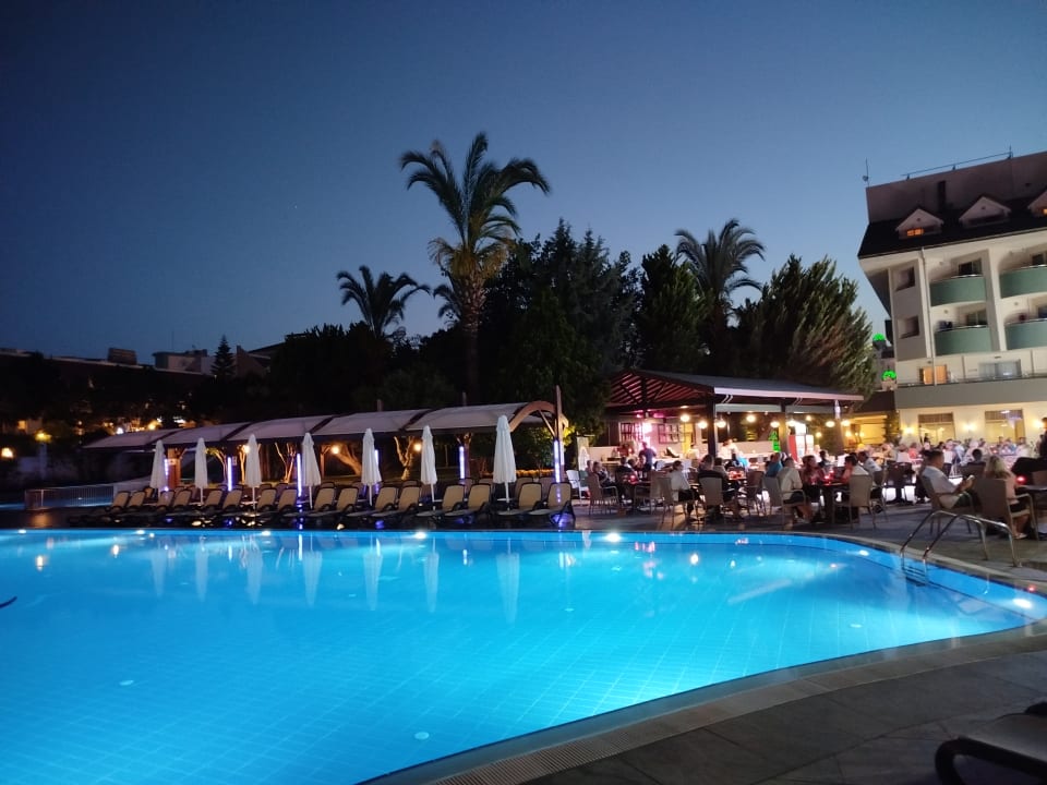 Pool Side Breeze Hotel