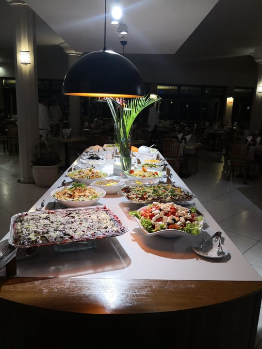 Gastro Le Peninsula Bay Beach Resort & Spa